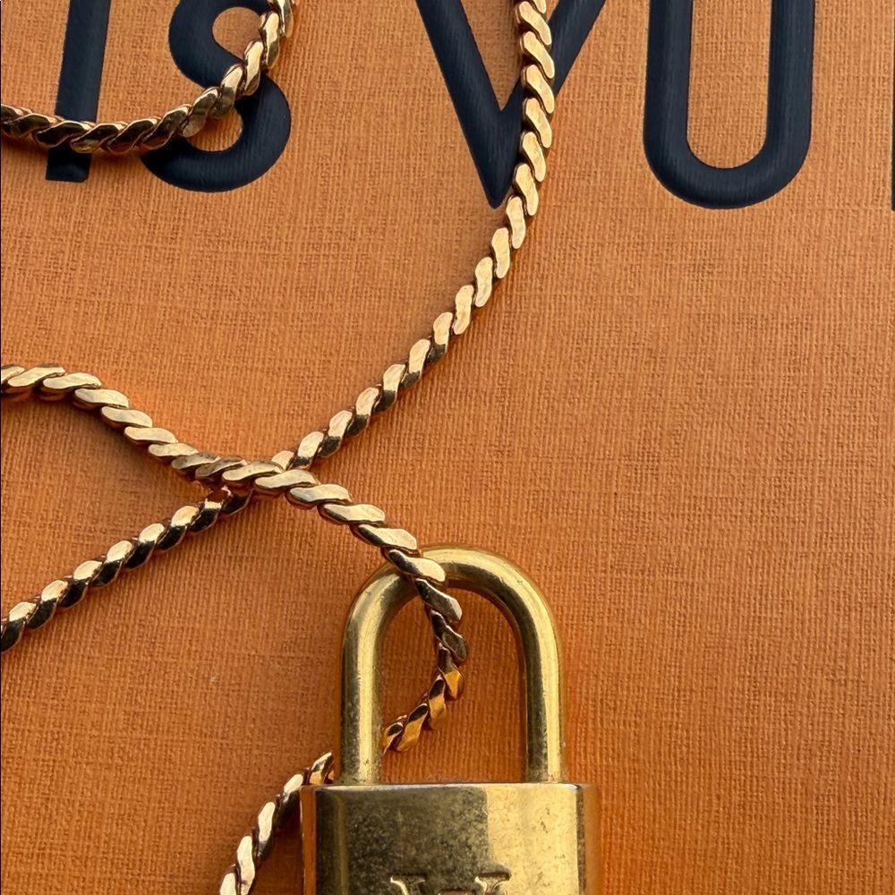 Vintage Louis Vuitton y2k Gold tone lock with vintage gold tone necklace - Picture 3 of 7